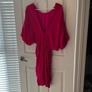 I'm selling this pink cocktail dress from CINQURUE in size M.